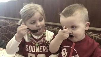 网红弟弟吃瓜图片搞笑,笑料横生引网友爆笑